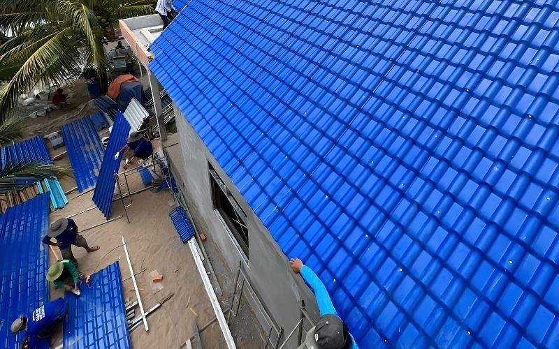 Ngói nhựa PVC/ASA màu xanh dương - Ứng dụng thực tế