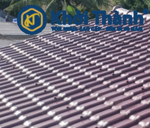 Kiểm tra ốc vít là bước quan trọng trong quy trình bảo quản tôn nhựa