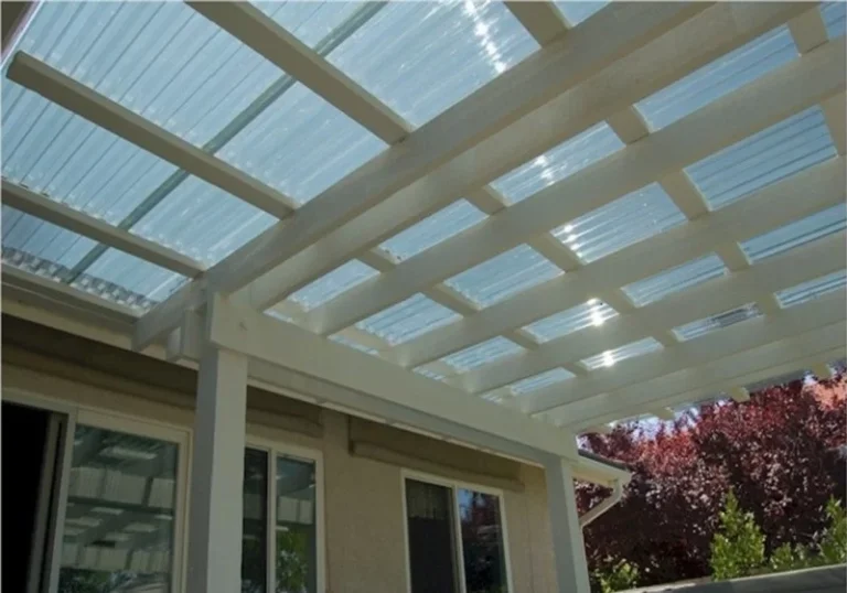 Tôn nhựa PVC – Giải pháp tối ưu cho mái nhà công nghiệp, nhà xưởng