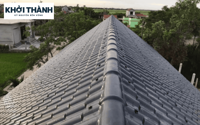 Tôn Nhựa Cách Nhiệt – Giải Pháp “Lá Chắn” Hoàn Hảo Cho Ngôi Nhà Của Bạn