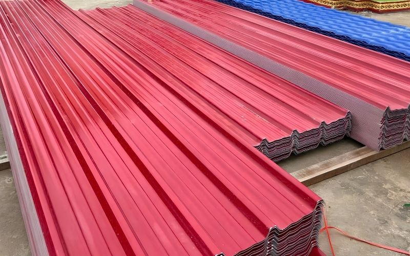 Tôn nhựa màu đỏ đô - Giao hàng thực tế
