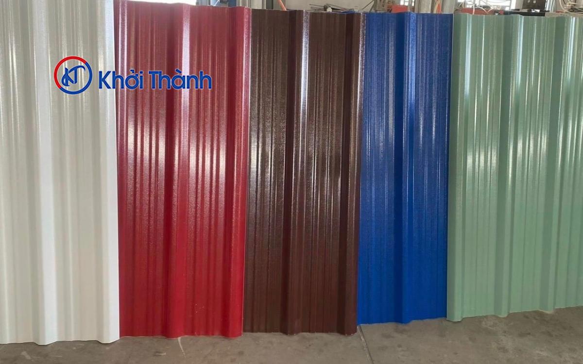 Ngói nhựa PVC thường được cấu tạo từ 3 đến 4 lớp với các chức năng riêng biệt khác nhau