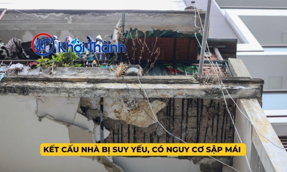 Kết Cấu Nhà Bị Suy Yếu, Có Nguy Cơ Sập Mái