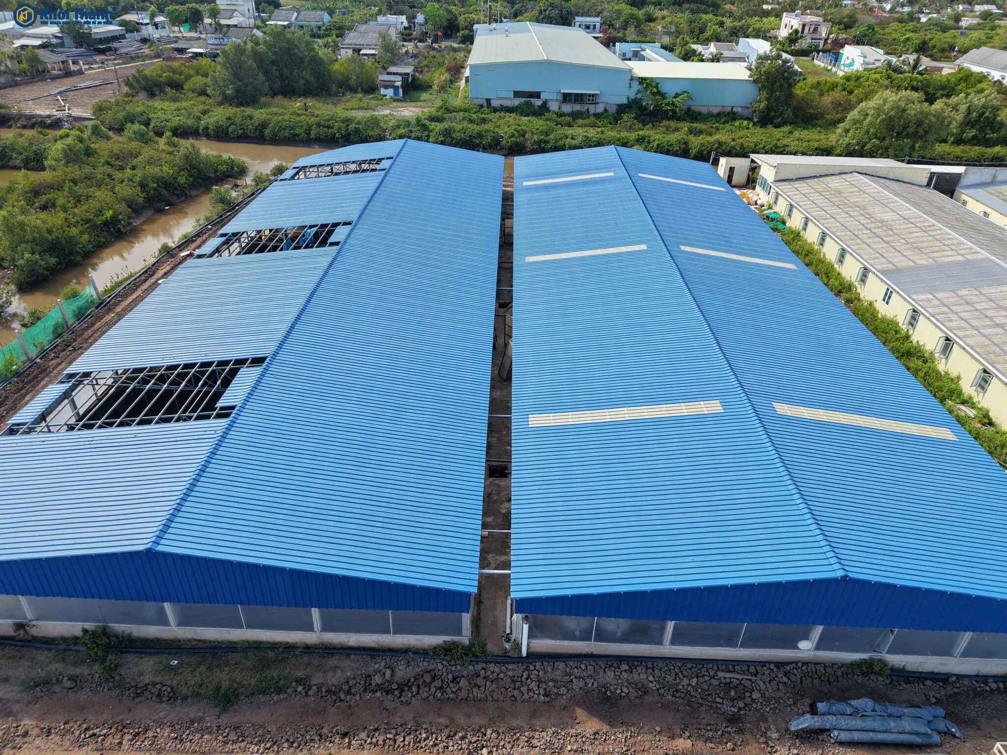 Nhà Xưởng Lợp Tôn PVC Khởi Thành