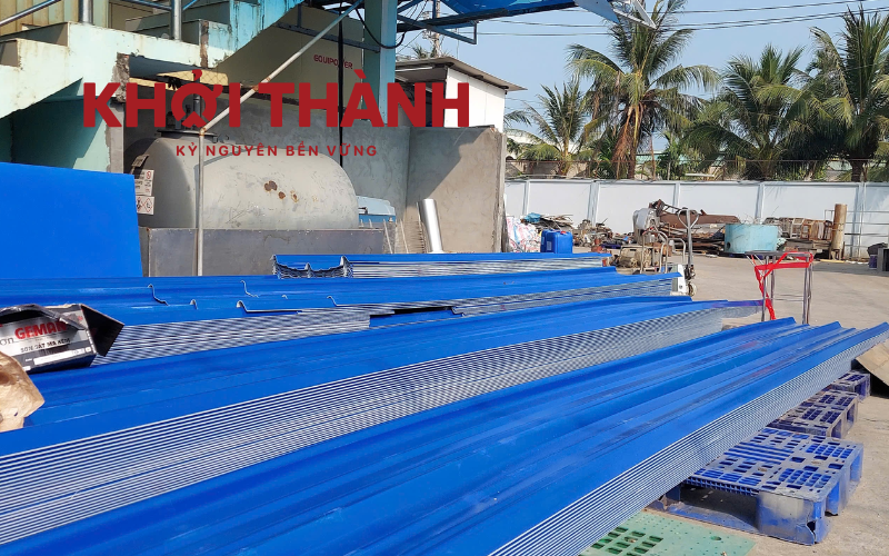 Nên dùng tôn nhựa hay tôn lạnh