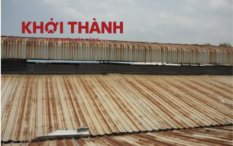 Mái nhà xưởng bị ăn mòn hóa chất