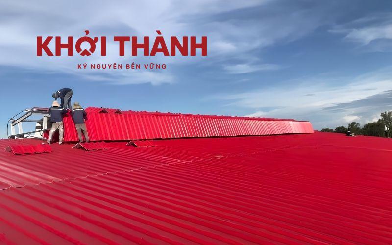Tôn nhựa pvc giá bao nhiêu - Thi công mái nhà xưởng hóa chất thực tế