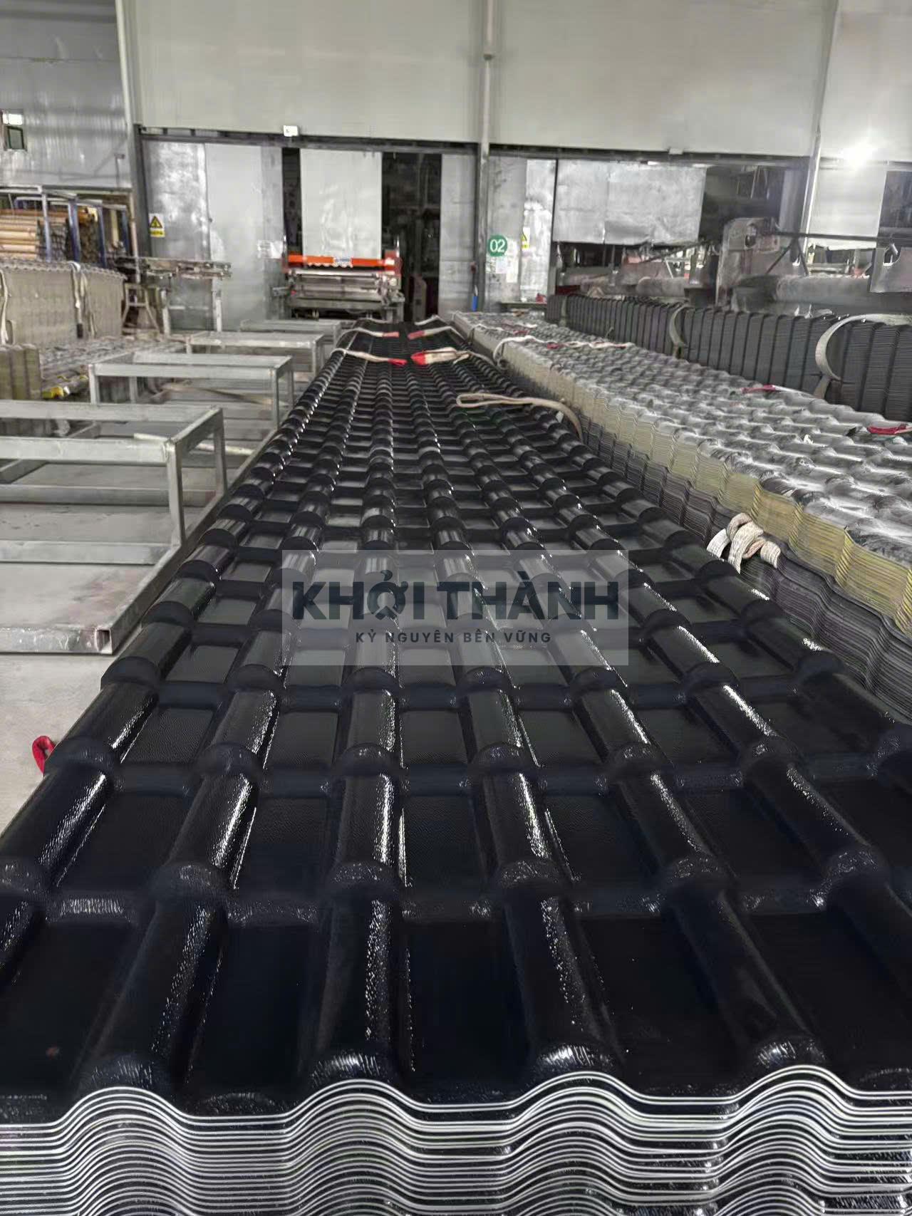 ngoi-nhua-xam-den-khoi-thanh-1.jpg Ngói nhựa PVC/ASA 4 lớp màu xám đen
